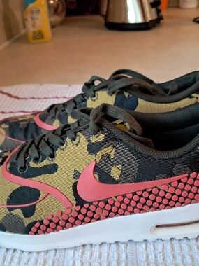 Nike Air Max Thea JCRD Premium Womens Size 6 Desert Camo Pink 807385-200